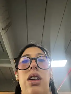 Snapshot of susi_chimm chatting on February 24, 2:04 pm susi chimm online show from February 24, 2:04 pm