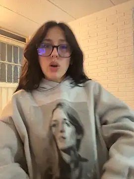 susi chimm online show from April 15, 1:45 am