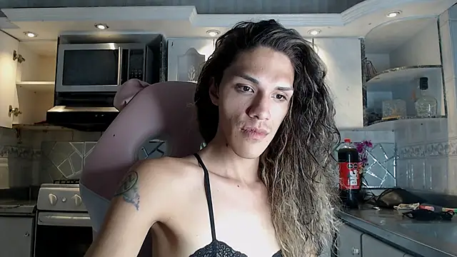 Snapshot of CrisOzzz chatting on February 27, 8:31 pm CrisOzzz online show from February 27, 8:31 pm