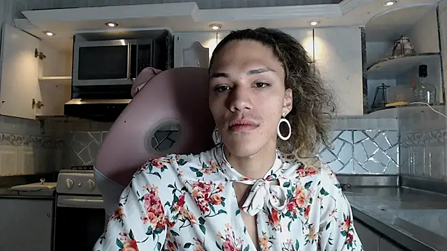 Snapshot of CrisOzzz chatting on March 5, 5:31 pm CrisOzzz online show from March 5, 5:31 pm