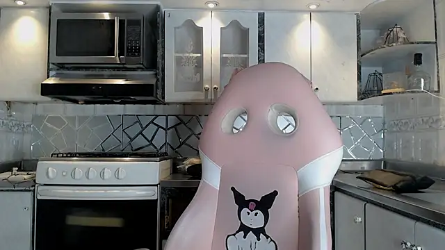 Snapshot of CrisOzzz chatting on March 7, 6:38 pm CrisOzzz online show from March 7, 6:38 pm