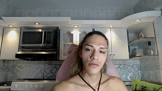 Snapshot of CrisOzzz chatting on March 10, 6:24 pm CrisOzzz online show from March 10, 6:24 pm