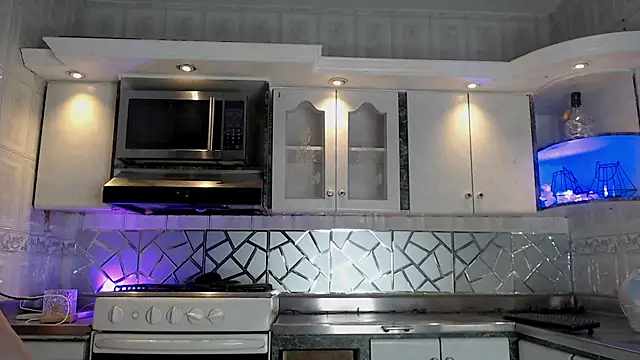 Snapshot of CrisOzzz chatting on March 17, 5:38 pm CrisOzzz online show from March 17, 5:38 pm