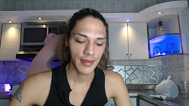 Snapshot of CrisOzzz chatting on March 20, 5:18 pm CrisOzzz online show from March 20, 5:18 pm