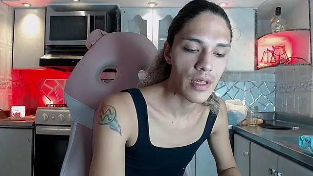 Snapshot of CrisOzzz chatting on March 24, 6:02 pm CrisOzzz online show from March 24, 6:02 pm