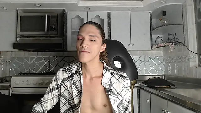 Snapshot of CrisOzzz chatting on April 8, 11:48 pm CrisOzzz online show from April 8, 11:48 pm