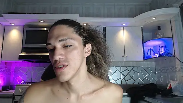 Snapshot of CrisOzzz chatting on April 9, 6:13 pm CrisOzzz online show from April 9, 6:13 pm