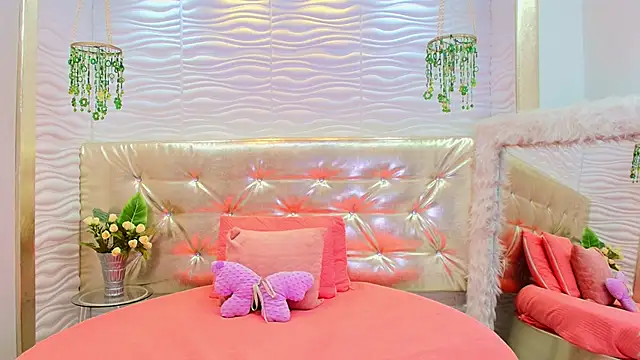 Snapshot of kiara_mils chatting on February 25, 12:15 pm kiara mils online show from February 25, 12:15 pm