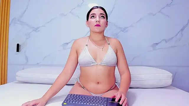 Snapshot of melanie_harl chatting on February 24, 7:12 pm melanie harl online show from February 24, 7:12 pm