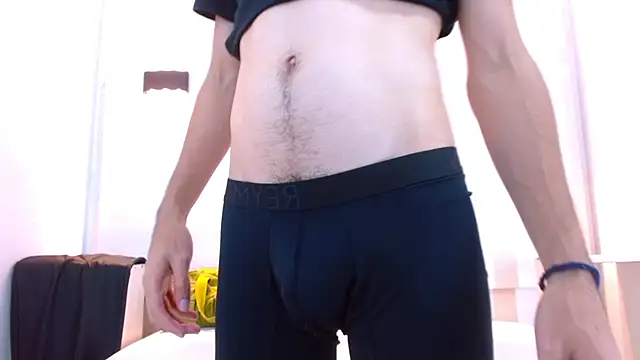 Snapshot of Aron_Wild chatting on February 24, 7:56 pm Aron Wild online show from February 24, 7:56 pm