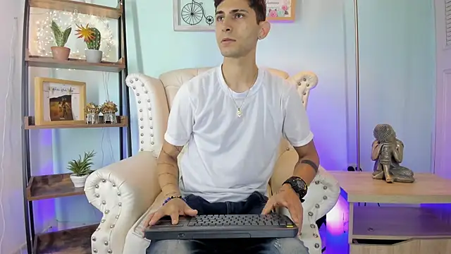 mau checkik  online show from February 23, 1:30 pm