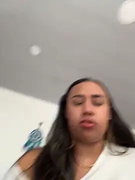 Snapshot of Eyssha chatting on February 25, 1:43 pm Eyssha online show from February 25, 1:43 pm