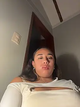 Snapshot of Eyssha chatting on March 2, 12:02 am Eyssha online show from March 2, 12:02 am