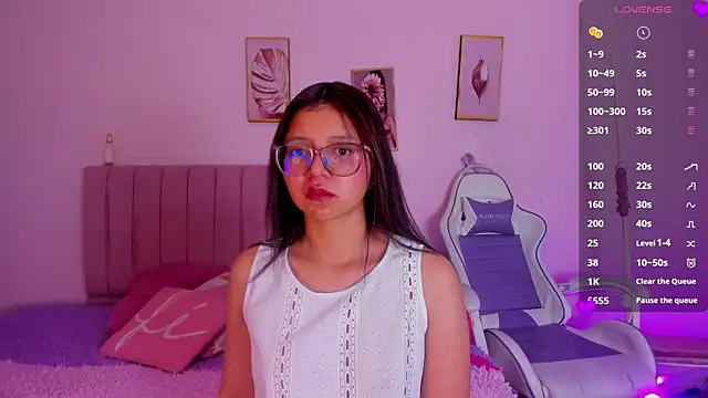 Zoow bluussh online show from March 31, 12:05 pm