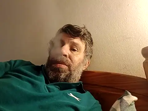 Snapshot of stud2512 chatting on February 27, 1:00 pm stud2512 online show from February 27, 1:00 pm