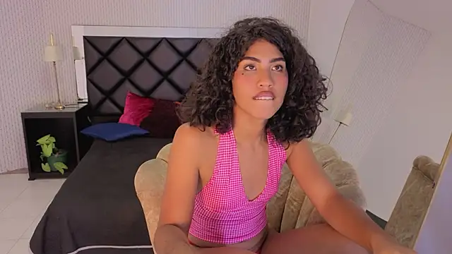 Snapshot of soffiene chatting on February 27, 4:01 am soffiene online show from February 27, 4:01 am