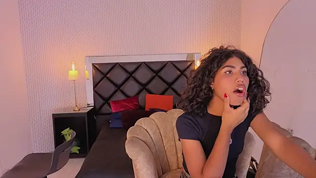 Snapshot of soffiene chatting on February 28, 4:13 am soffiene online show from February 28, 4:13 am