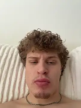 Snapshot of PAPITRVN chatting on February 23, 7:44 pm PAPITRVN online show from February 23, 7:44 pm