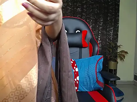 Snapshot of Ishq_Fever chatting on April 6, 6:36 am Ishq Fever online show from April 6, 6:36 am