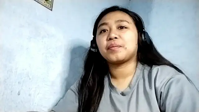 Snapshot of EmmalineBroner chatting on February 23, 10:01 am EmmalineBroner online show from February 23, 10:01 am