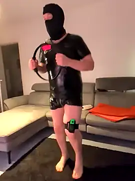 Snapshot of Latex_GamerGuy chatting on February 24, 5:44 pm Latex GamerGuy online show from February 24, 5:44 pm