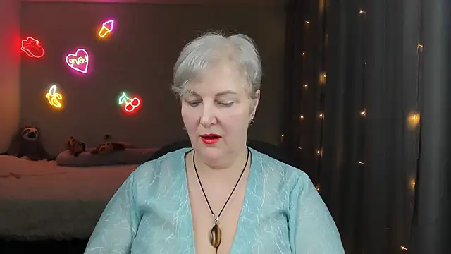 Mary-Leee online show from April 1, 5:54 pm