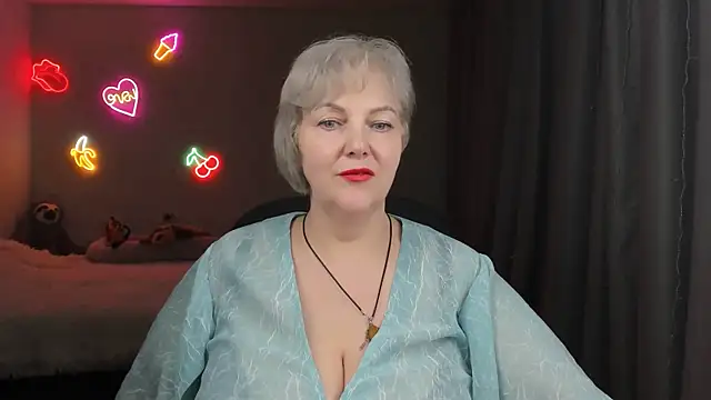 Mary-Leee online show from April 3, 9:13 pm