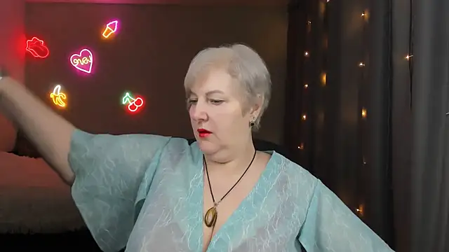 Mary-Leee online show from April 9, 4:23 am