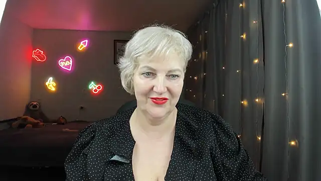 Mary-Leee online show from May 28, 6:05 pm