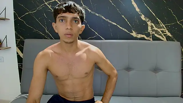 Snapshot of thiago_moreno chatting on February 24, 12:14 pm thiago moreno online show from February 24, 12:14 pm