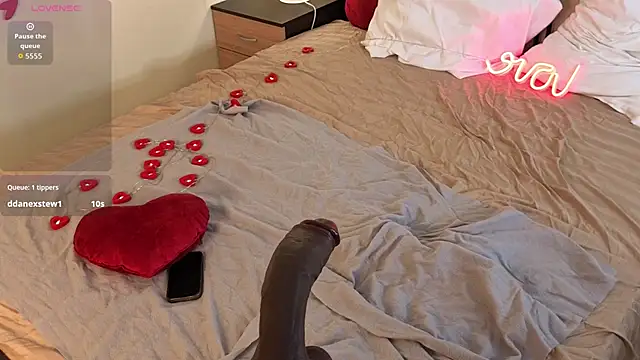 Jennin Hearl online show from April 1, 1:41 pm