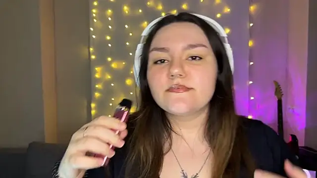 Snapshot of RiotKitten1 chatting on February 28, 2:34 am RiotKitten1 online show from February 28, 2:34 am