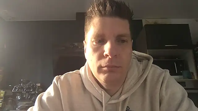 Snapshot of Minmoi1984 chatting on February 24, 7:50 am Minmoi1984 online show from February 24, 7:50 am