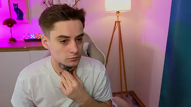 Snapshot of drillfilow chatting on March 4, 10:05 pm drillfilow online show from March 4, 10:05 pm