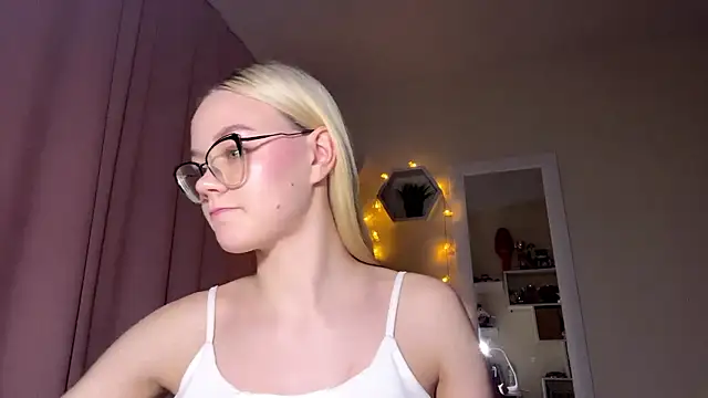 Snapshot of MiaCashe chatting on March 2, 3:08 pm MiaCashe online show from March 2, 3:08 pm