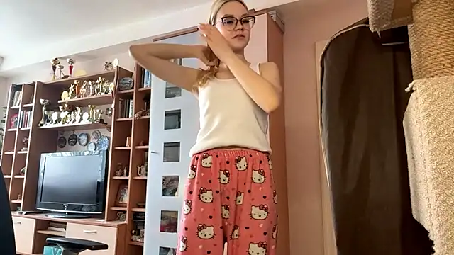 MiaCashe online show from March 7, 9:17 am