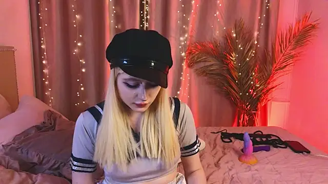 rraffaellka online show from April 11, 9:30 pm