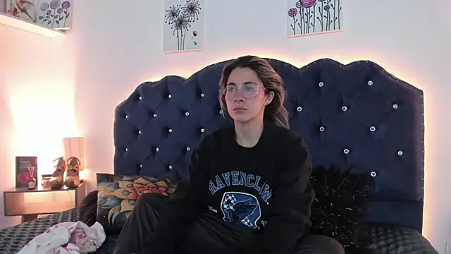 Snapshot of SaraRoadess chatting on February 27, 9:37 pm SaraRoadess online show from February 27, 9:37 pm