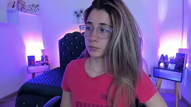 Snapshot of SaraRoadess chatting on March 2, 7:43 pm SaraRoadess online show from March 2, 7:43 pm