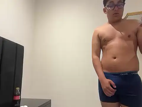 Snapshot of enzo_13 chatting on March 3, 1:34 am enzo 13 online show from March 3, 1:34 am