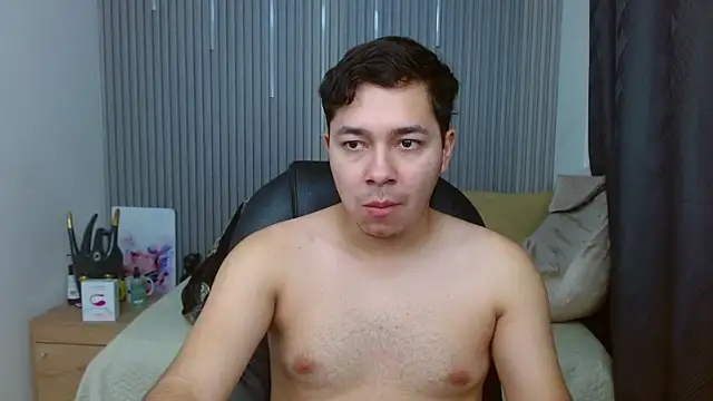 Snapshot of Julian_Smith21 chatting on July 18, 12:48 am Julian Smith21 online show from July 18, 12:48 am