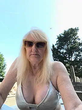 Heidiblueeyes online show from May 29, 8:12 am