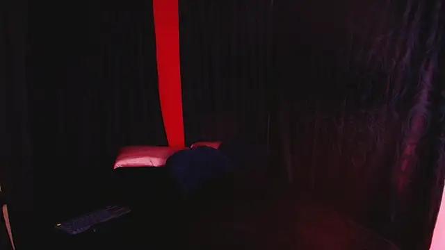 Snapshot of ironqueen_ chatting on February 28, 12:28 pm ironqueen online show from February 28, 12:28 pm