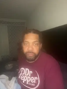 Snapshot of bigsmooth312 chatting on February 26, 12:31 am bigsmooth312 online show from February 26, 12:31 am