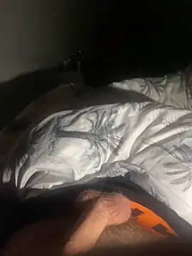 Snapshot of crustyyy1 chatting on February 22, 3:18 am crustyyy1 online show from February 22, 3:18 am