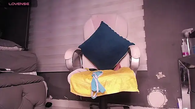 dirty 27cms online show from October 12, 12:53 am