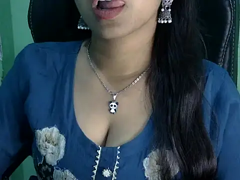 Snapshot of cute_momo_love chatting on March 31, 5:30 am cute momo love online show from March 31, 5:30 am