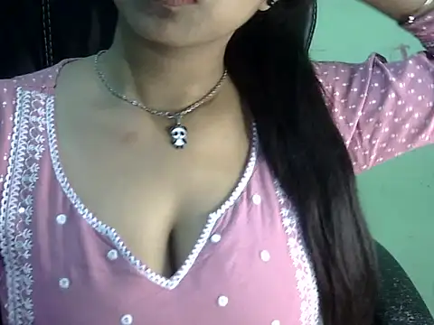 Snapshot of cute_momo_love chatting on April 4, 4:22 am cute momo love online show from April 4, 4:22 am