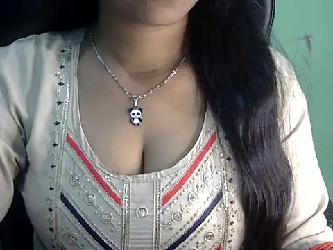Snapshot of cute_momo_love chatting on April 7, 6:25 am cute momo love online show from April 7, 6:25 am