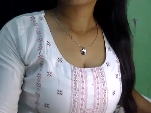 Snapshot of cute_momo_love chatting on April 18, 7:23 am cute momo love online show from April 18, 7:23 am